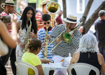 Música, artesanato e brincadeiras movimentam a feira Vem Pra Saraiva