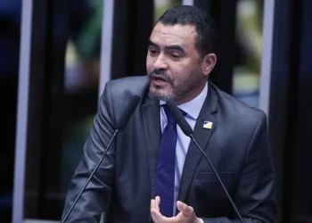 Alvo de investigação, governador do Tocantins é afastado do cargo por seis meses
