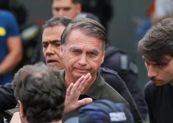 Moraes nega pedido e mantém prisão domiciliar de Bolsonaro