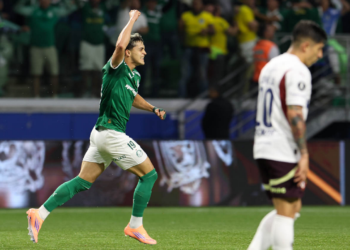 Palmeiras vence LDU de goleada e decide Libertadores com Flamengo