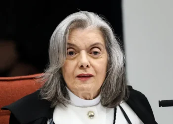 “Todos sabem minha posição sobre mulheres no STF”, diz ministra Cármen Lúcia