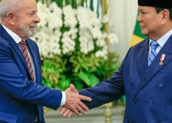 Na Indonésia, Lula confirma candidatura à reeleição em 2026