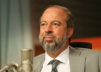 “Não precisaremos do horário de verão neste ano”, garante ministro Alexandre Silveira