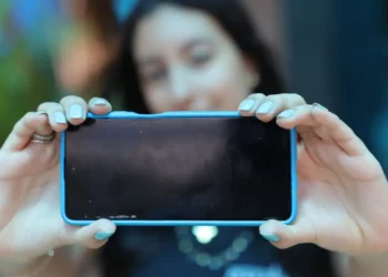 Uso de internet por adolescente nas escolas cai de 51% para 37%