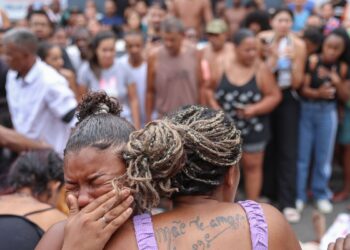 Ativistas denunciam “massacre” em ação policial no Rio de Janeiro