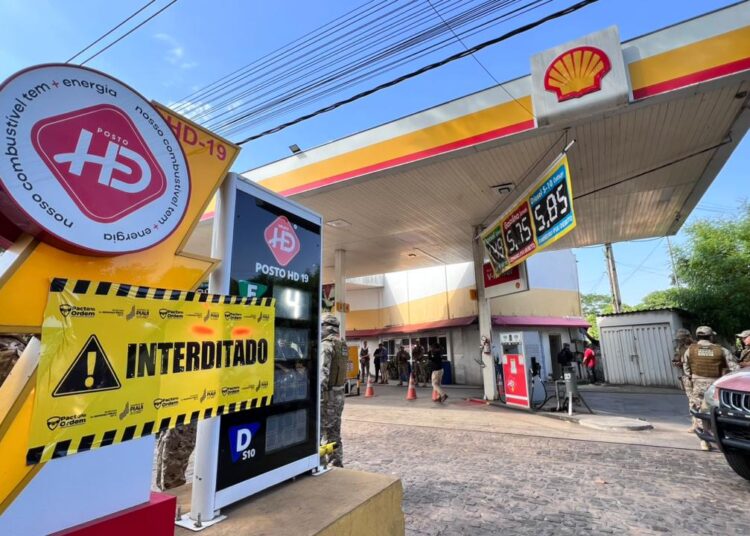 Operação contra o PCC no Piauí interdita postos de combustíveis e apreende carros de luxo e aeronave