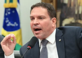 Moraes pede aos Estados Unidos extradição de Ramagem, que fugiu após condenação