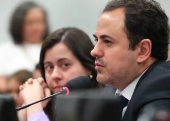 Câmara mantém Glauber Braga, mas com suspensão do mandato por 6 meses