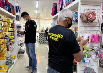 Operação do Imepi fiscaliza artigos natalinos no comércio de Teresina e encontra irregularidades