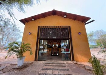 Presépio feito por artesãos teresinenses está aberto à visitação no Parque da Cidadania