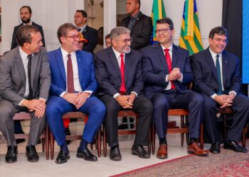 Rafael empossa secretários de Saúde e Segurança e pede foco na melhoria de índices