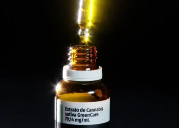 Anvisa amplia regras para uso medicamento a base de cannabis no Brasil