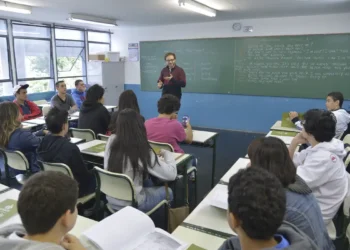 Piso do magistério tem reajuste de 5,4% e sobe para R$ 5,1 mil