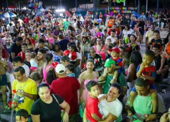 Blocos de rua animam a segunda-feira de Carnaval em Teresina