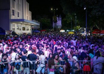 Confira como foi o segundo dia de desfiles de blocos em Teresina; fotos