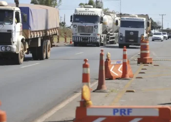 PRF: quase 44% das mortes nas estradas do país envolvem veículos de carga