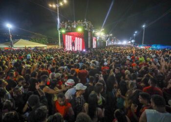 Carnaval do Maranhão: shows de Léo Santana e Banda Eva lotam Avenida Litorânea