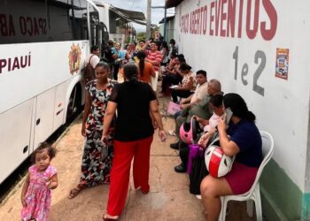 Atendimento do projeto Justiça Itinerante no bairro Santa Clara, em Teresina, vai até sexta-feira