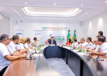Rafael Fonteles recebe motoristas por aplicativo e anuncia IPVA zero para categoria