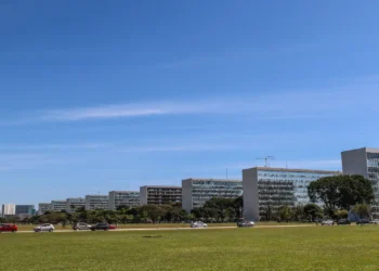 Governo bloqueia R$ 1,2 bi do Executivo e R$ 334 mi de emendas parlamentares