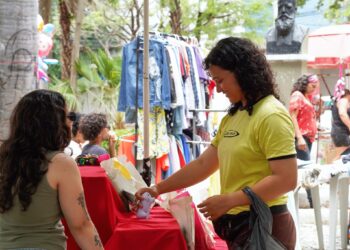 Feirinha da Praça Pedro II deste domingo terá artesanato, venda de roupas e shows