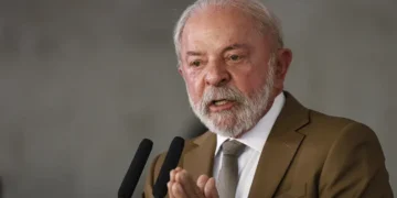 Lula zera imposto e subsidia diesel para conter alta do petróleo