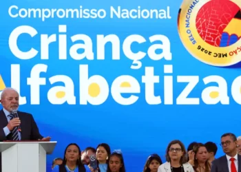 Brasil atinge meta com 66% das crianças alfabetizadas em idade certa