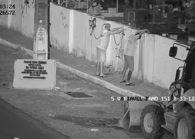 Polícia cumpre mandados de busca contra acusados de fazer pichacões