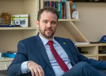 Governo avalia uso do FGTS para quitação de dívidas, diz Durigan