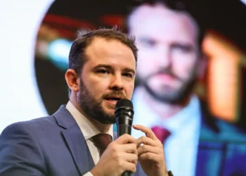 Novo ministro da Fazenda, Dario Durigan enfrenta pressão fiscal