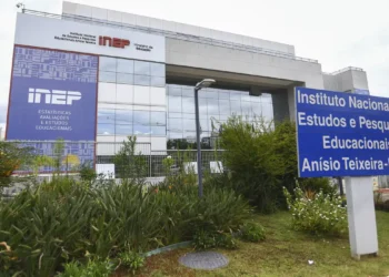 MEC prorroga prazo para solicitar isenção da taxa de inscrição do Enem 2026