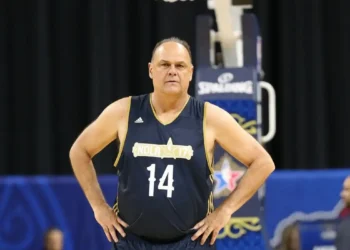 Oscar Schmidt, lenda do basquete brasileiro, morre aos 68 anos em São Paulo