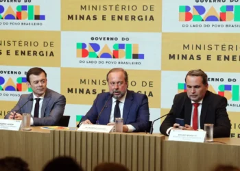 Governo cria subsídio de R$ 0,89 para segurar preço da gasolina