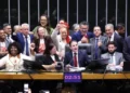 Câmara aprova PEC pelo fim da escala 6×1; texto vai ao Senado