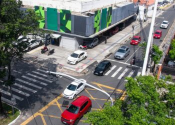 Semáforos inteligentes entram em funcionamento em Teresina
