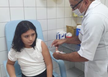Público de 10 a 14 anos é convocado para vacinação contra dengue