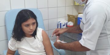Público de 10 a 14 anos é convocado para vacinação contra dengue