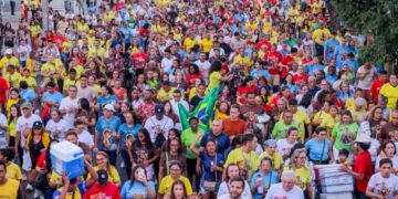 Caminhada da Fraternidade arrasta multidão em Teresina; veja fotos