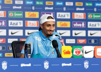 Raphinha elogia Ancelotti e busca evolução na Seleção: “Sei que posso fazer muito mais”