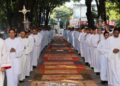 Tapetes coloridos e procissão marcam celebração do dia de Corpus Christi em Teresina