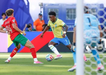 Com golaço, Vinicius Jr. completa 50 jogos pela Seleção Brasileira