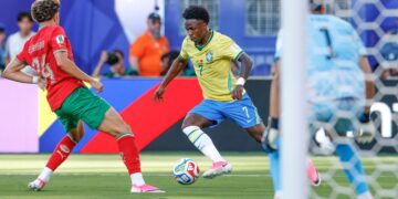 Com golaço, Vinicius Jr. completa 50 jogos pela Seleção Brasileira