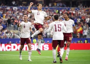 Espanha vence a França por 2 a 0 e vai à final da Copa após 16 anos