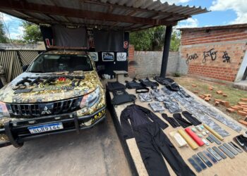 Ação da Polícia prende suspeitos e apreende armas e drogas