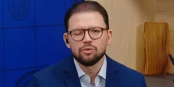 Jornalista sente complicações no olho após procedimento estético