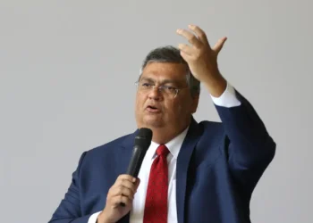Flávio Dino bloqueia R$ 119 milhões de Valdemar por suspeitas em emendas