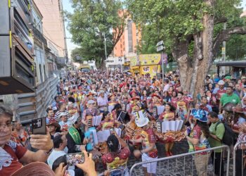 Procissão das Sanfonas atrai multidão na homenagem a Luiz Gonzaga e Alceu Valença