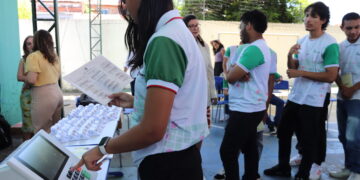 TRE-PI explica funcionamento da urna eletrônica para estudantes