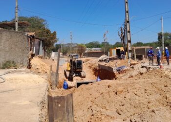 Avenida Gil Martins, zona Sul, segue interditada para obras de galeria