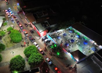 Polícia flagra menores com bebida e fecha estebelecimento
